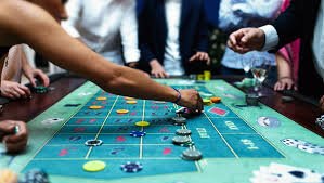 Antarmuka Monopoly Live di aplikasi kong77 menampilkan papan permainan dan pilihan taruhan